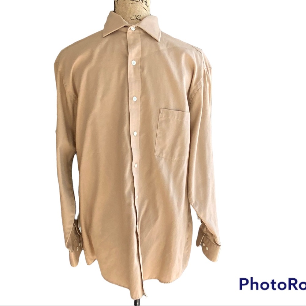 Van Heusen Button Front Shirt in Great Condition!  Size 16 32/33